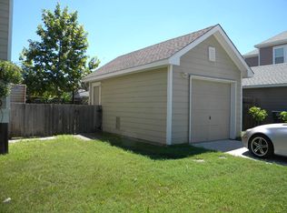 4509 N Live Oaks Cir, Galveston, TX 77550