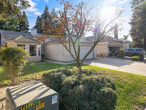2nd image of 1519 E La Vida Court