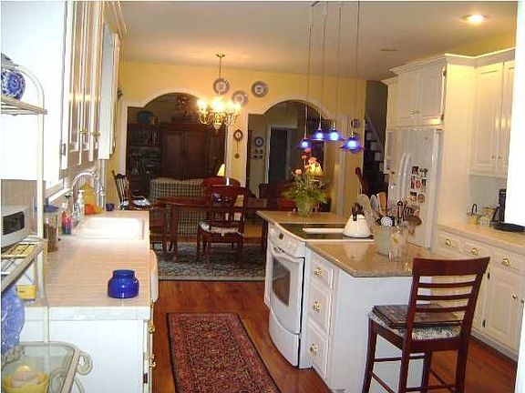 4th image of 2100 Bay Pointe Dr