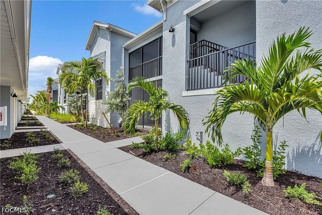 2 bed, 2.0 bath, 1355 sqft, $6,500 — Photo 2