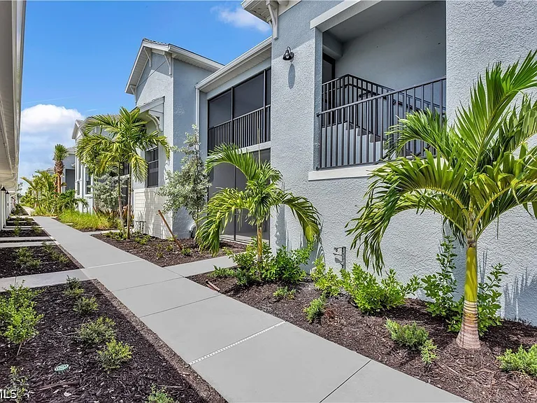 14271 Heritage Landing Blvd — Photo 2