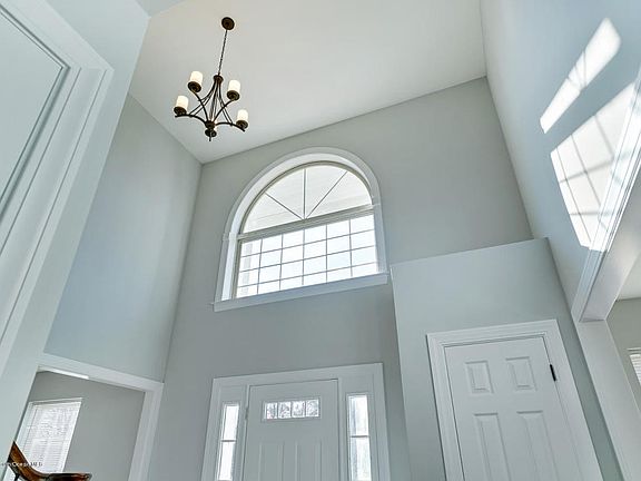 4th image of 7 Sugar Pine Dr