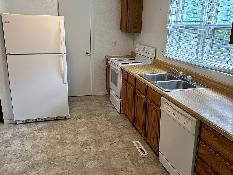 2nd image of 421 Edwards St