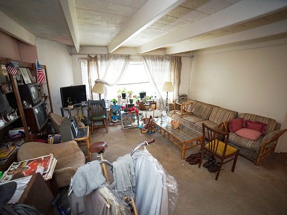 2nd image of 6171 N Wolcott Ave APT 3B