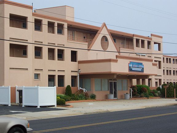 2nd image of 200 Bay Ave Suite 114