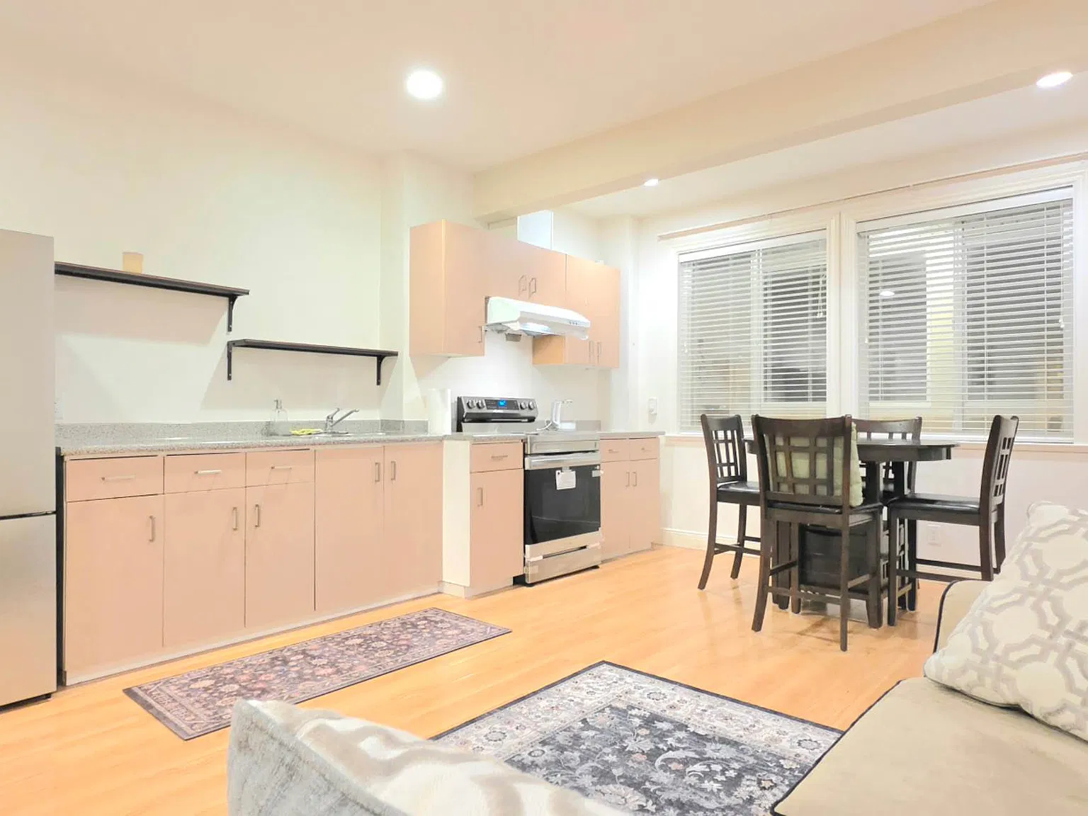 2 bed, 900 sqft, $2,400 — Photo 4