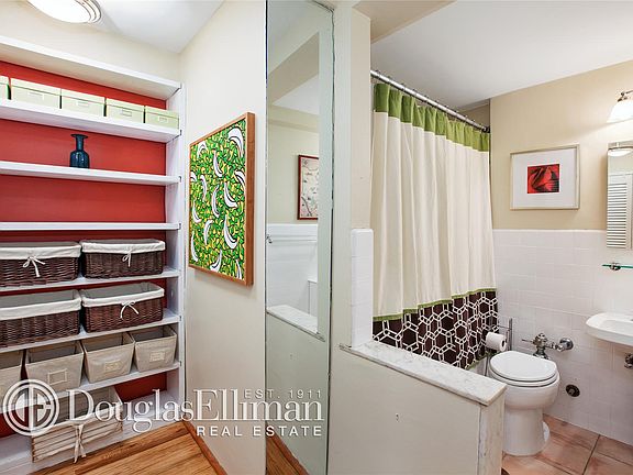 4th image of 140 E 28th St APT 4C