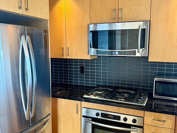 4th image of 1050 Smithe St #1606