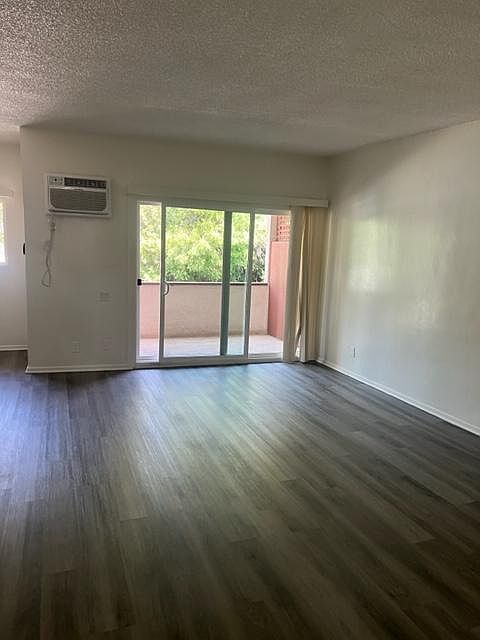 1st image of 2157 Vine St APT 10