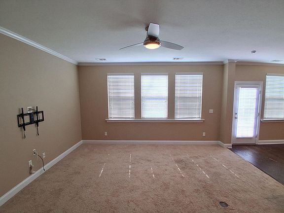3rd image of 207 Caroleton Dr