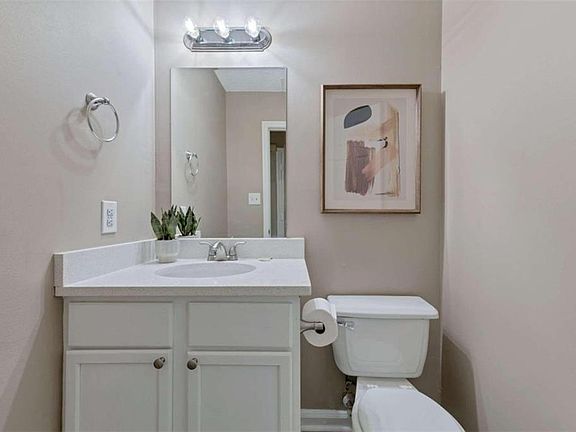 5th image of 122 Bentley Pkwy