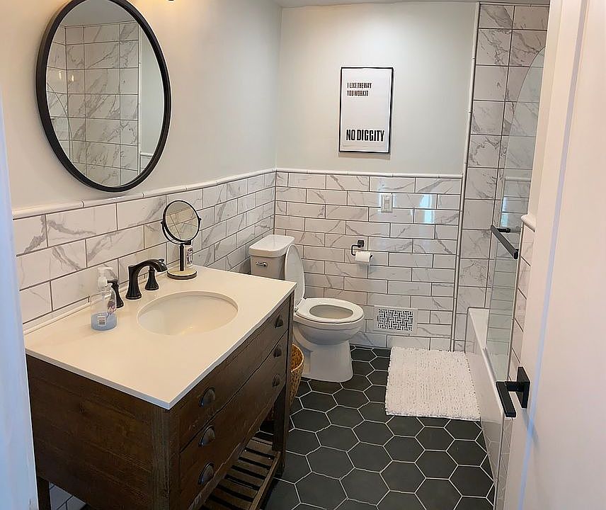 Upstairs Full Bath