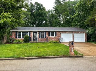 834 Perrine St, Farmington, MO 63640