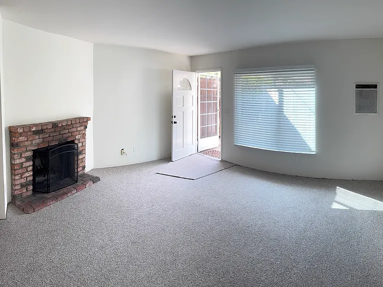 1050 Beryl St #C — Photo 6