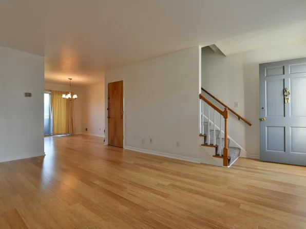 1924 Goldsmith Ln Unit 18, Louisville, KY 40218