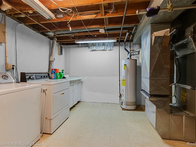 25217 Roan Ave — Photo 21