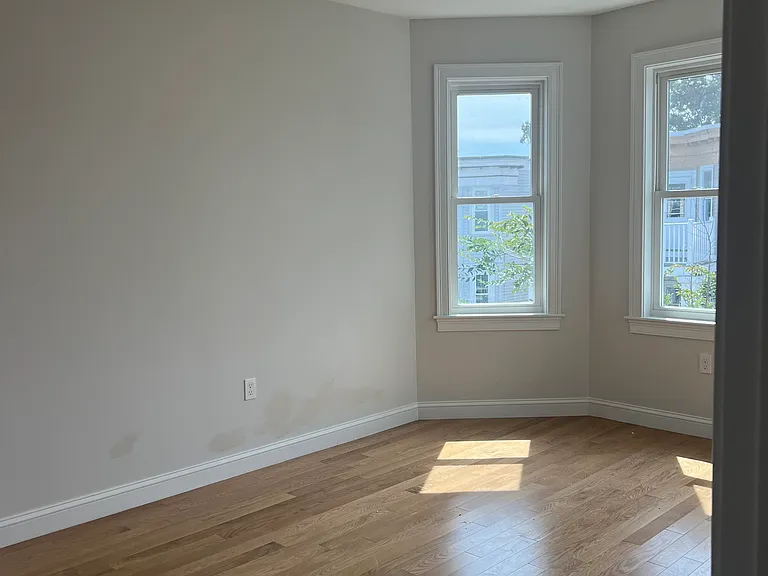 6 Hallam St #2 — Photo 3