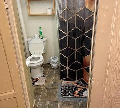 Shower (no tub)