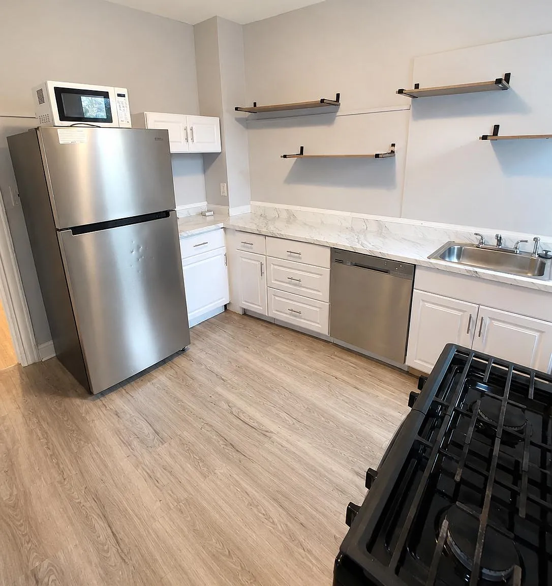 3 bed, 1.5 bath, 2006 sqft, $1,700 — Photo 4