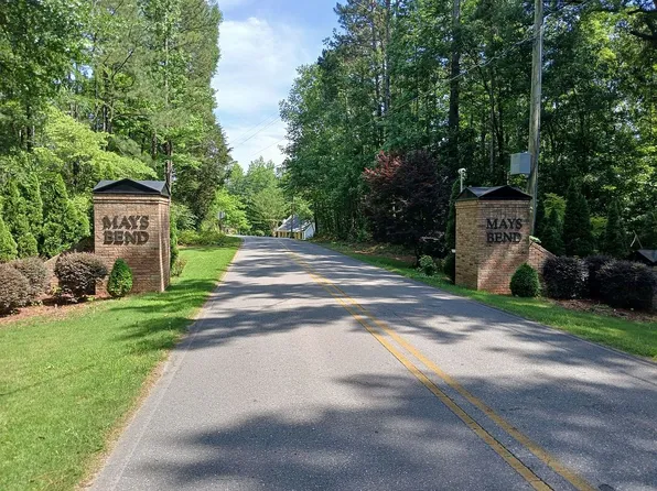 469 Mays Bend Dr, Pell City, AL 35128