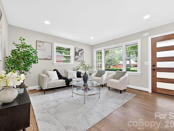 5th image of 1434 Waddell St