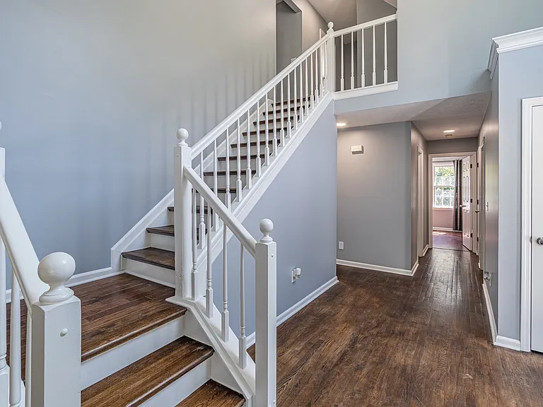1321 Yorktown Cir — Photo 2