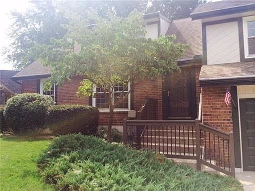 2nd image of 304 SE Mount Vernon Dr