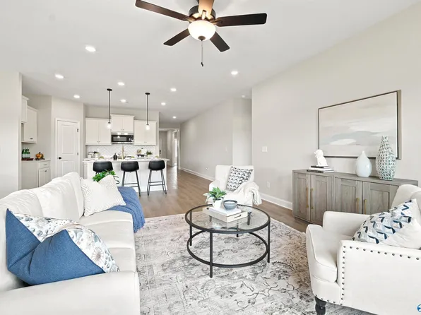 121 Berry Cove Ave, New Market, AL 35761
