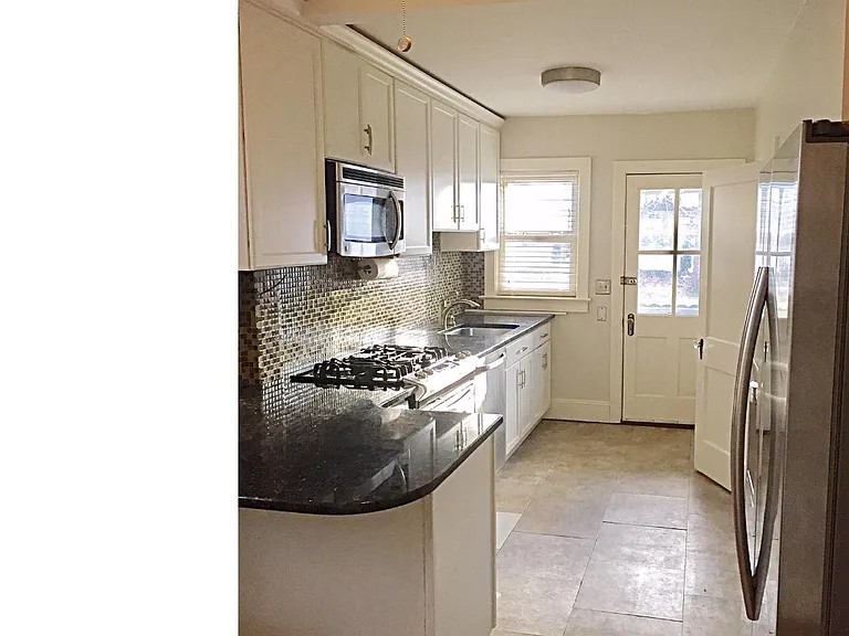 721 Mayflower Ave — Photo 6