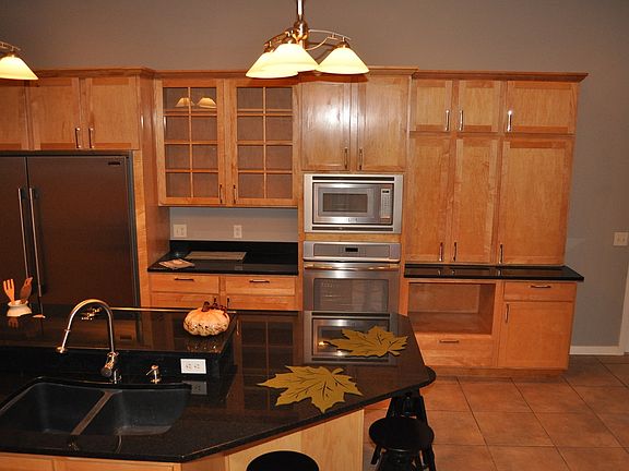 5th image of 2211 Itasca Ave S