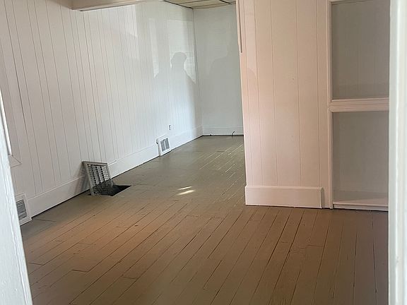 4th image of 2624 W Chestnut Ave