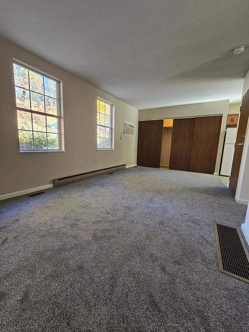 31 Clinton Street — Photo 3