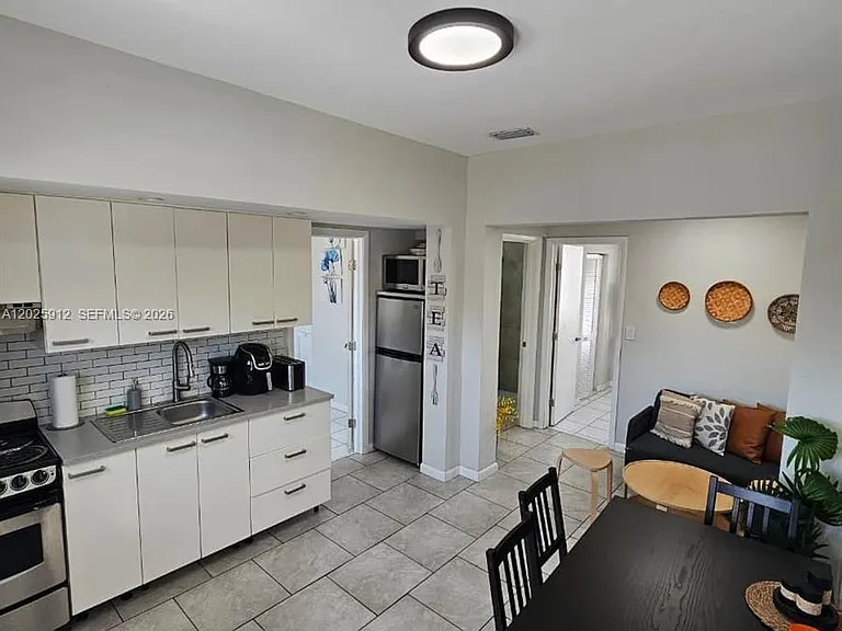 2224 SW 11th St #3 — Photo 4