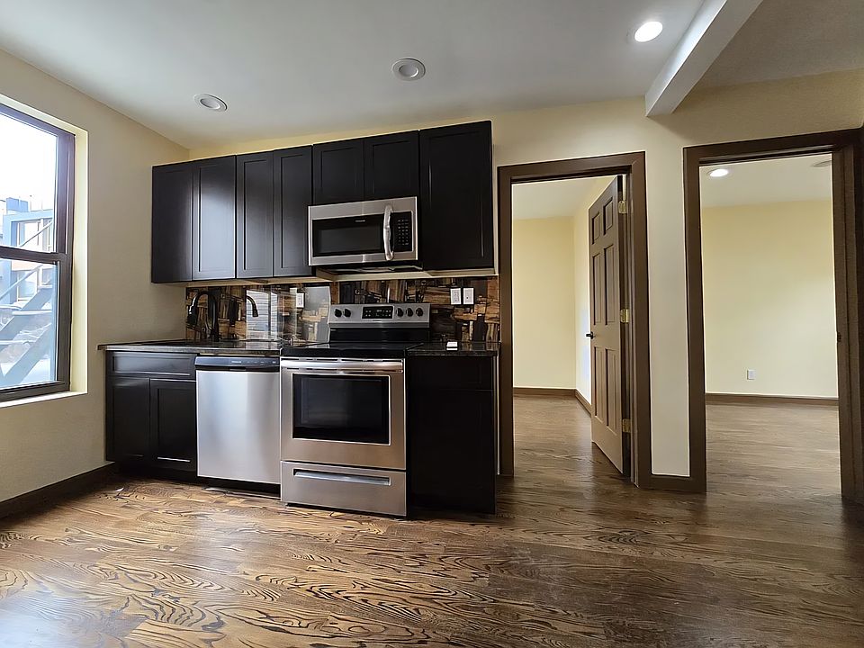 1st image of 118 Roebling St #2
