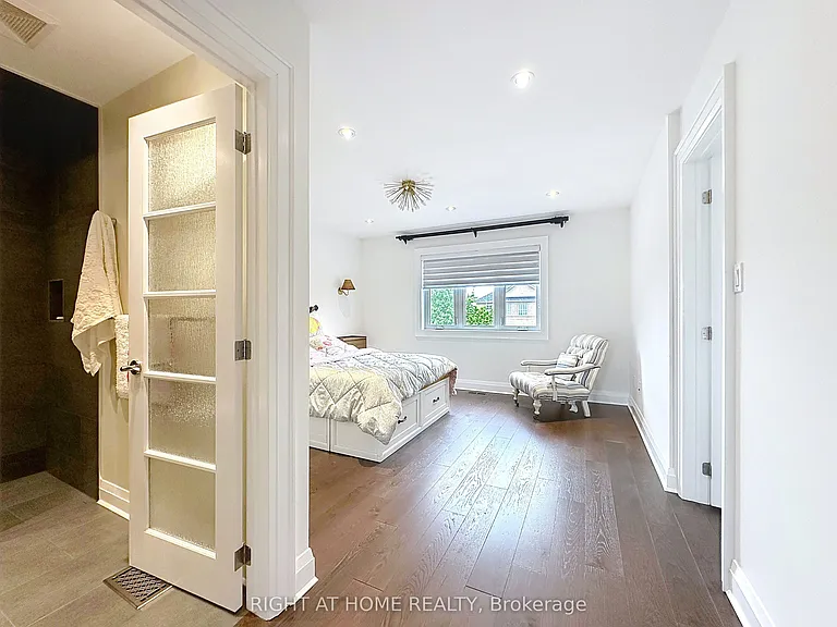 2547 Gill Cres — Photo 13