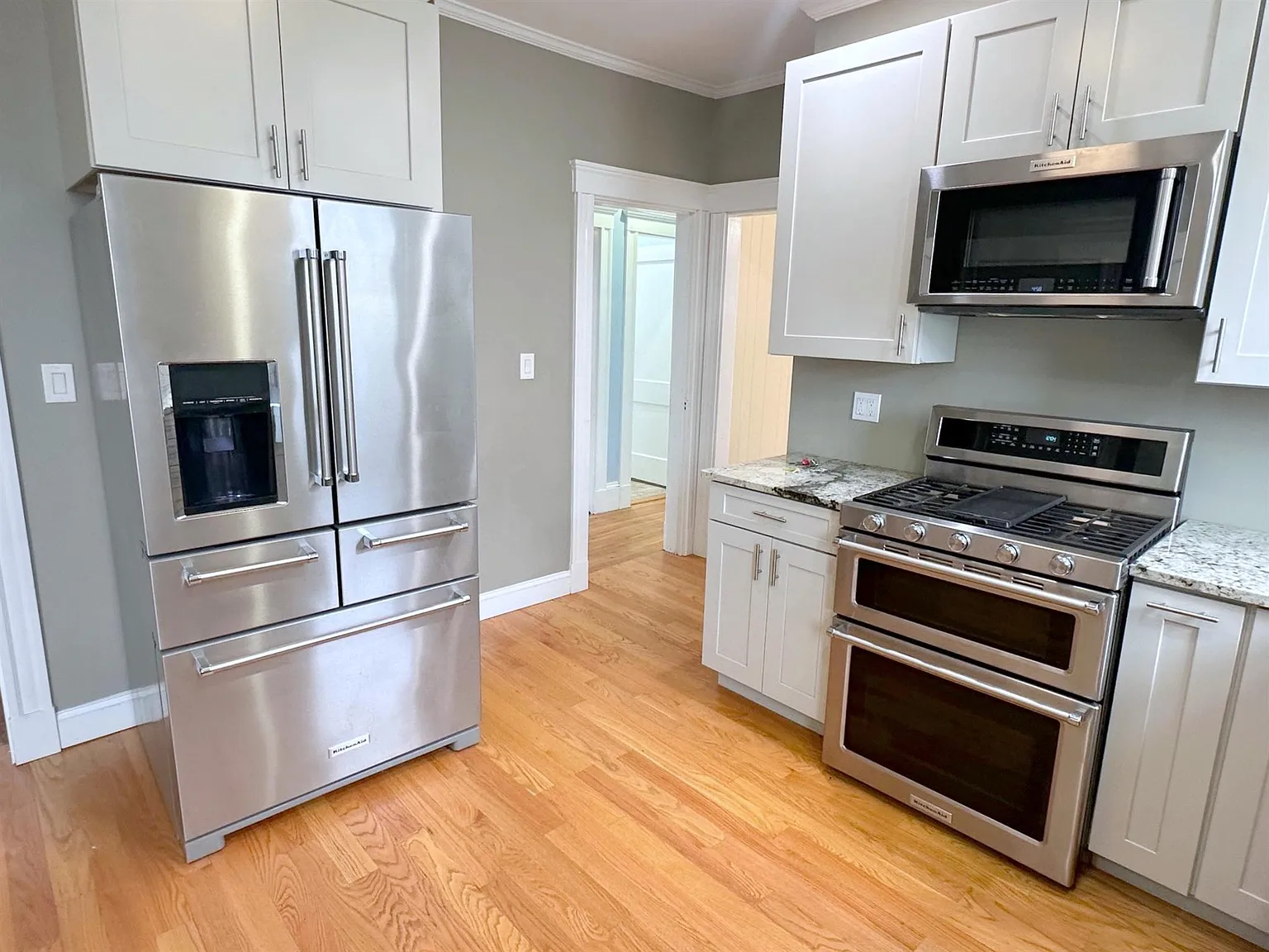 3 bed, 9999 sqft, $3,600 — Photo 2