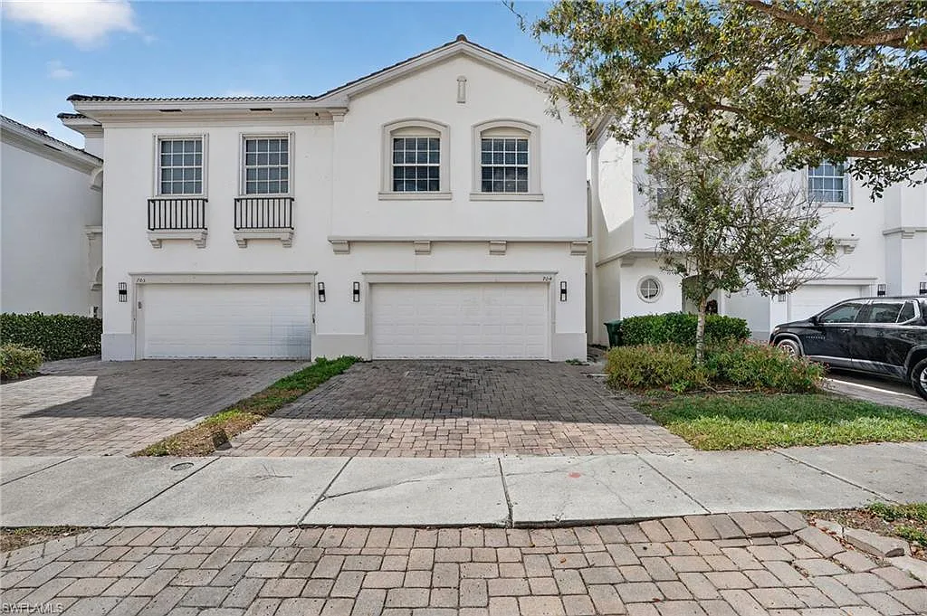 4 bed, 2.5 bath, 1828 sqft, $2,700 — Photo 1
