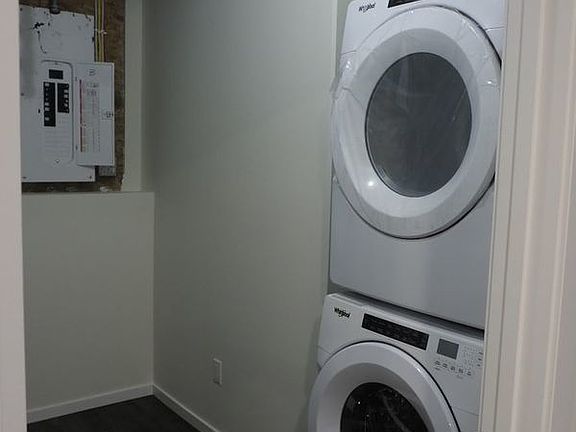 3rd image of 732 Feheregyhazi Blvd Unit B