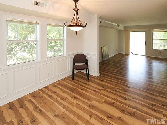 4th image of 103 Kingsbury Dr #103