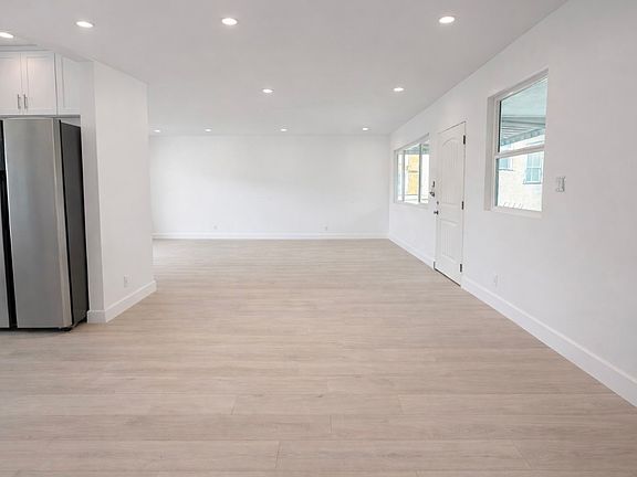 2nd image of 324 S Kenmore Ave #11525393