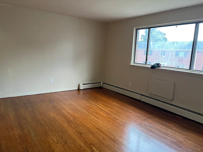 386 Park Ave — Photo 2