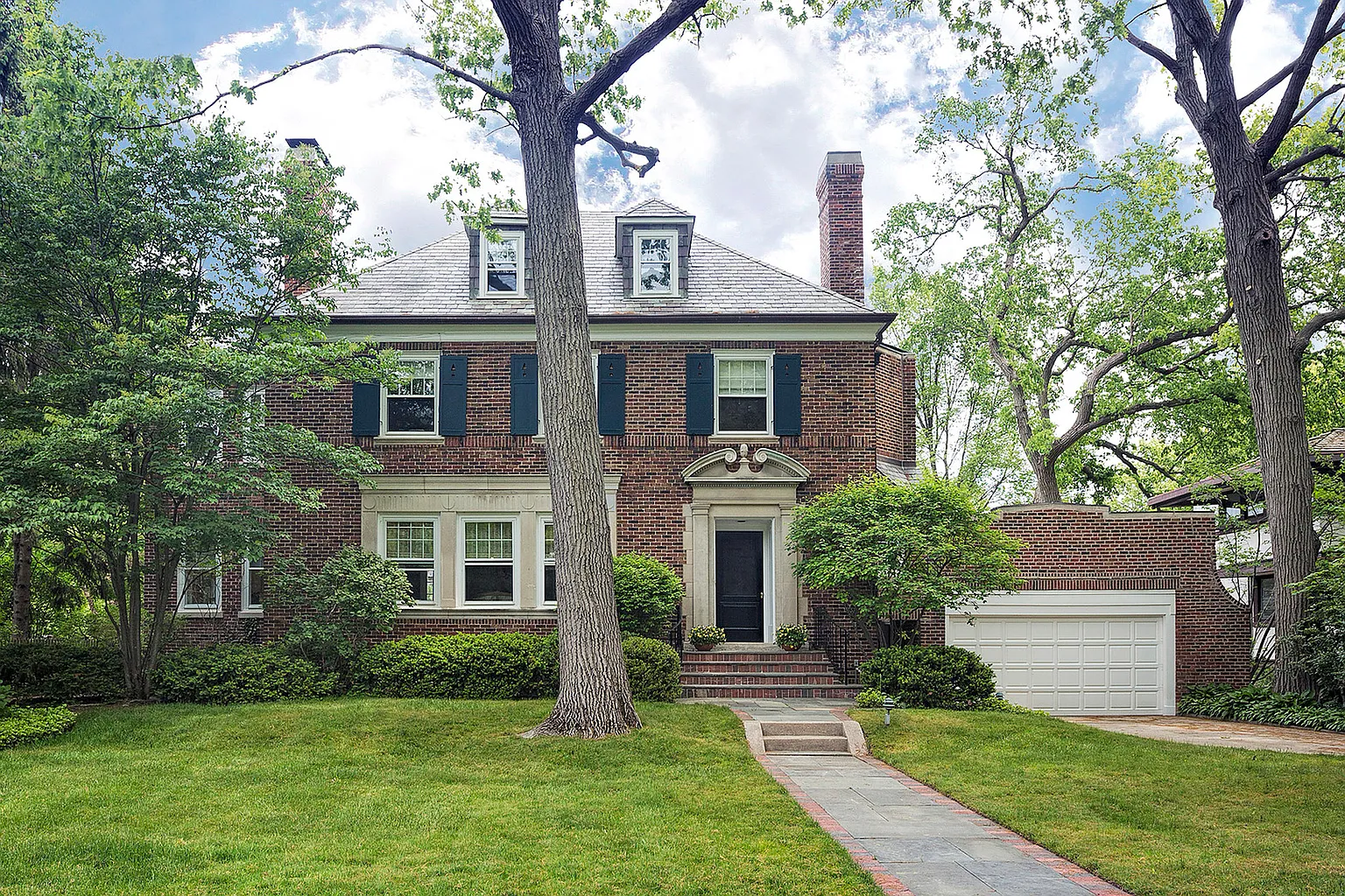 211 Essex Rd photo 1