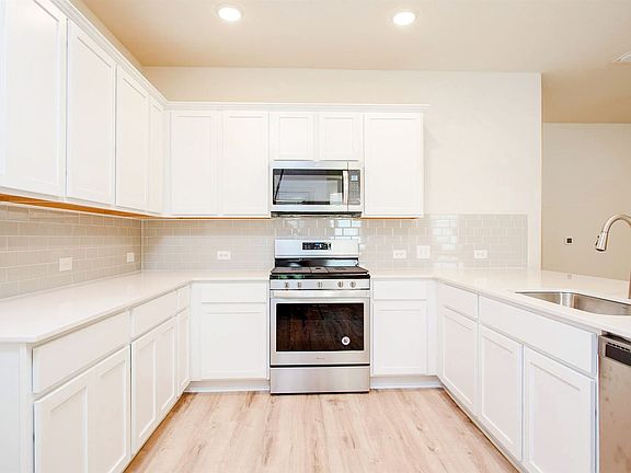5th image of 10712 Deaton Ln