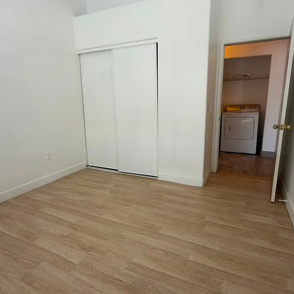 2050 Los Feliz St #102 — Photo 17