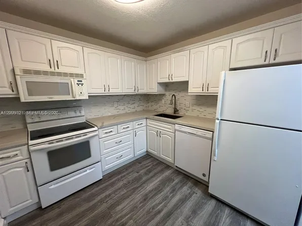 7840 Camino Real #306, Miami, FL 33143