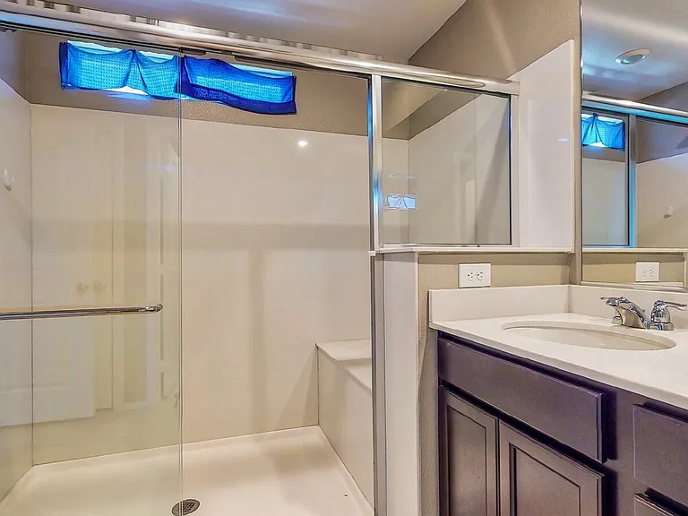 9733 Cluny Ave — Photo 27