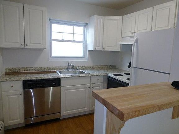 New kitchen with granite countertops
