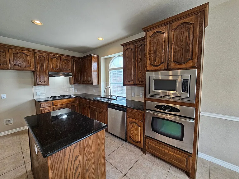 305 Cold Mountain Trl — Photo 24