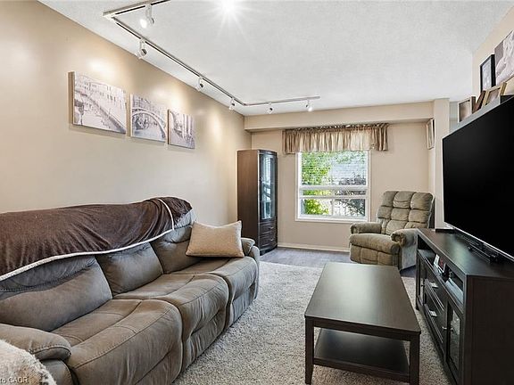 4th image of 565 Rymal Rd E #2