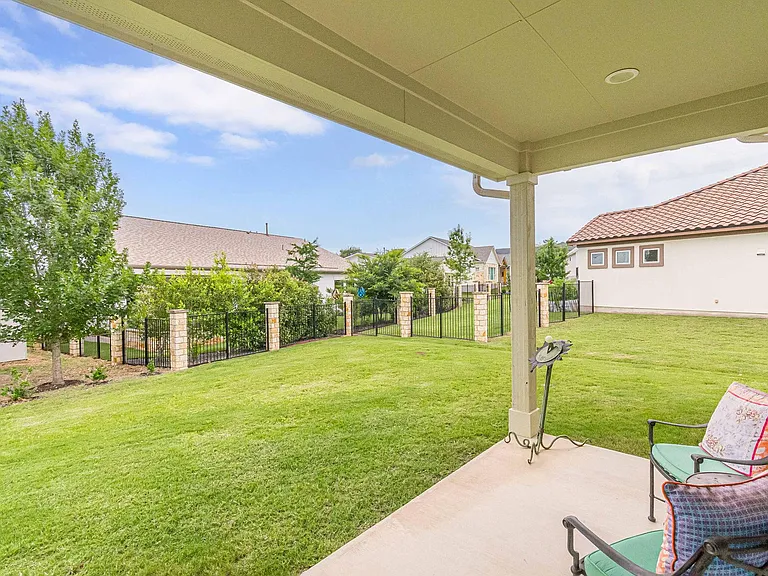 115 Laughing Pear Cv — Photo 35